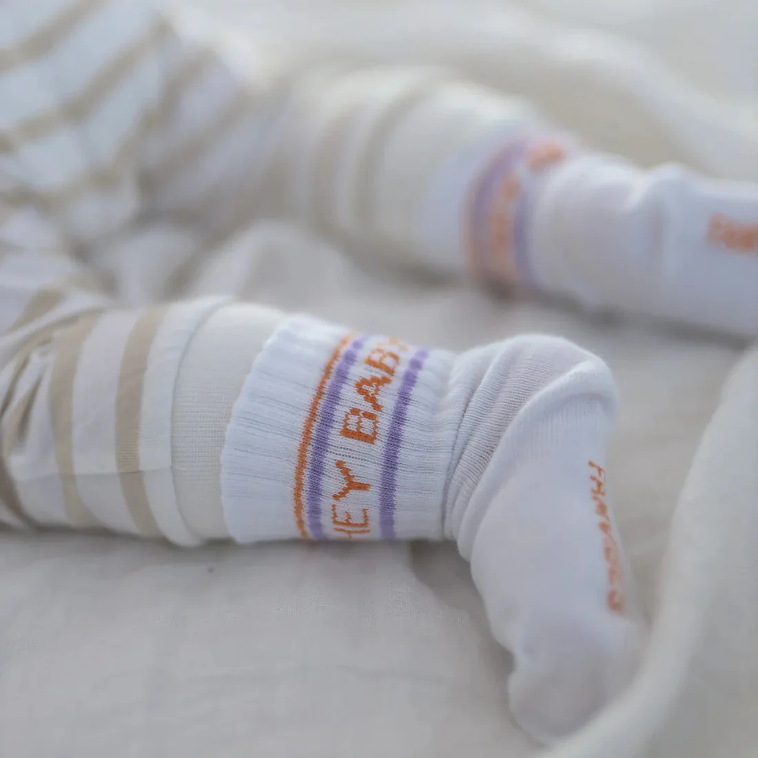HEY BABY SOCKEN – lavendel I orange